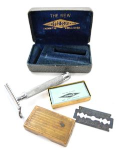 US WW2 Gilette Safety Razor Set in Case