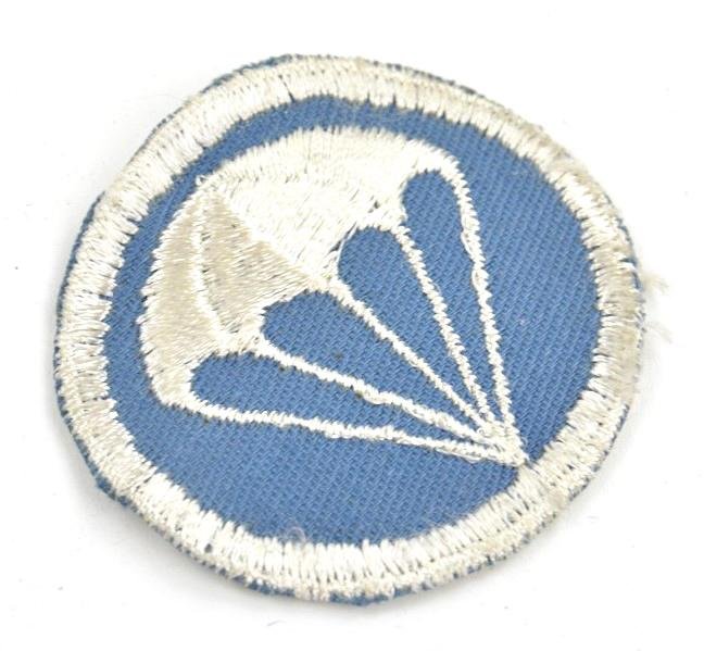 US WW2 Infantry Paratroopers Garrison Cap Badge — image 3