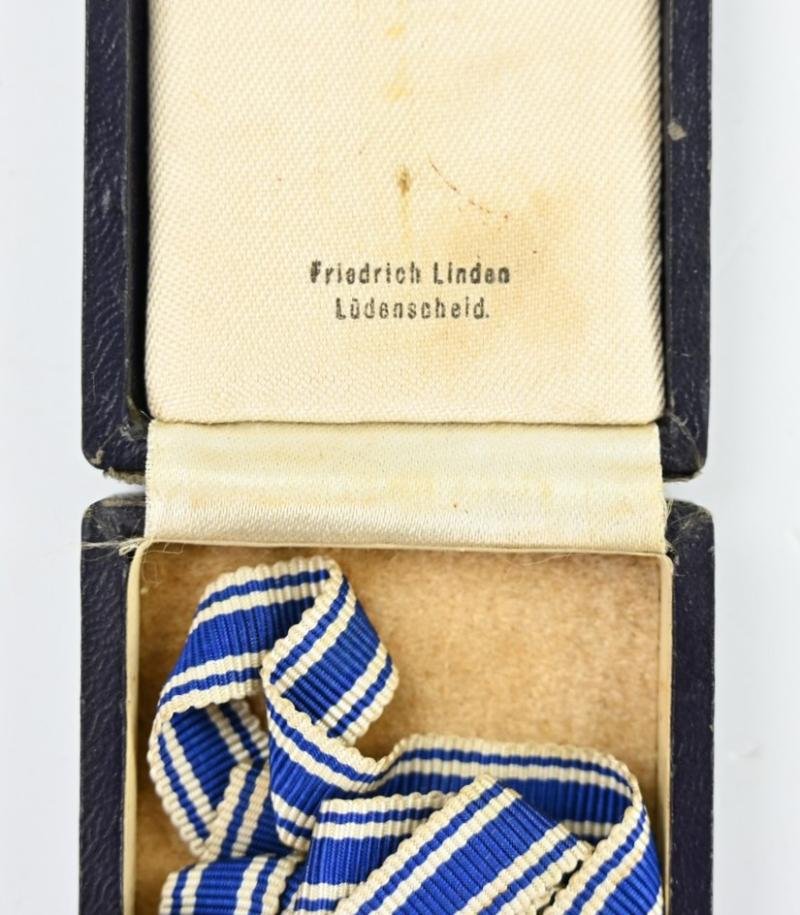 German Mother's Cross in Gold with case — image 2