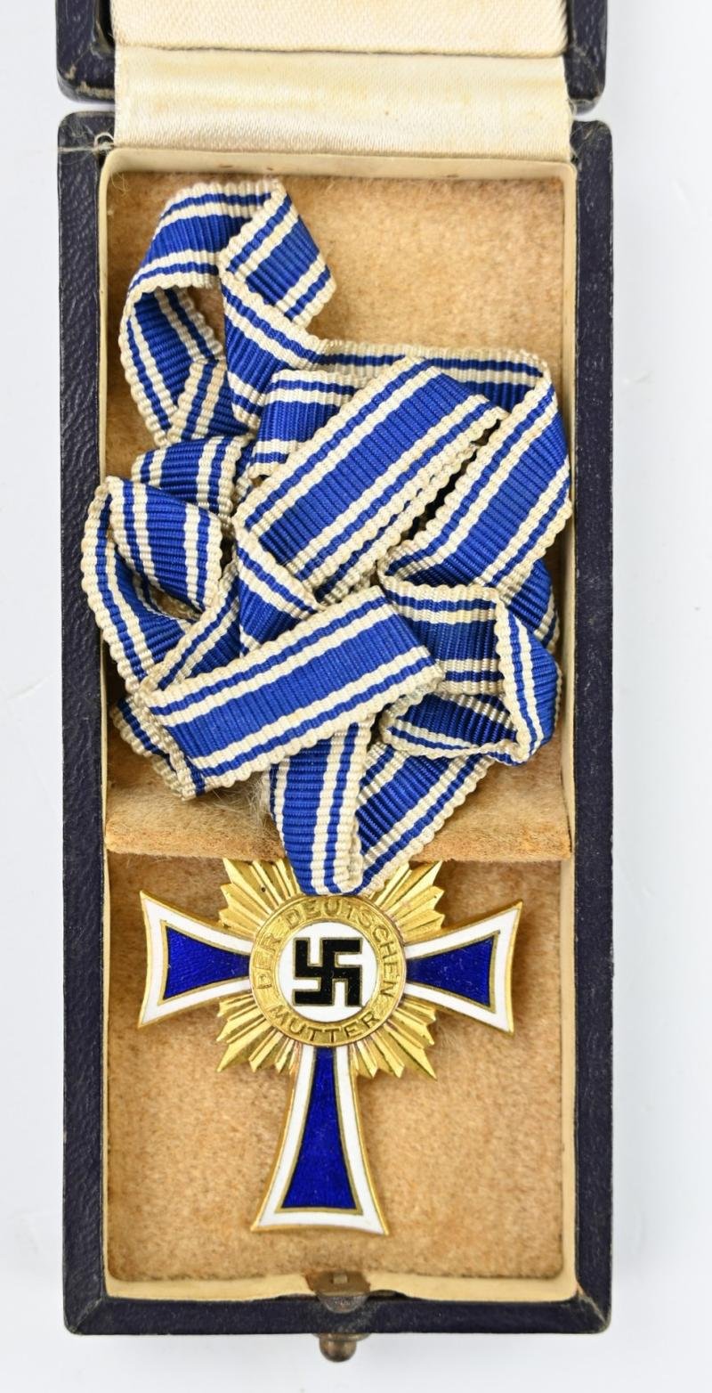 German Mother's Cross in Gold with case — image 3