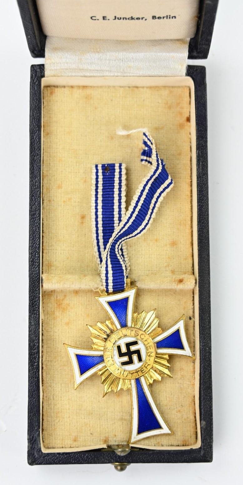German Mother's Cross in Gold with case — image 3