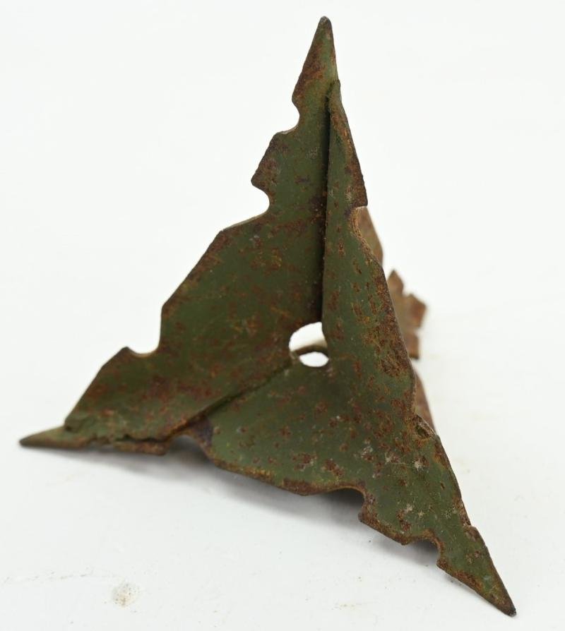 Dutch WW2 Caltrop 'Kraaienpoot' — image 4