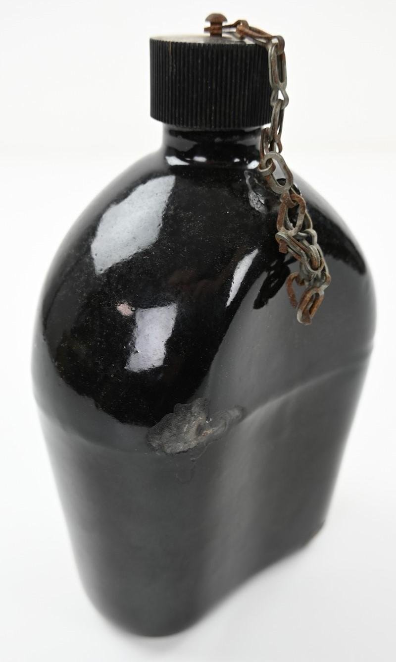 US WW2 M-1942 Enamel Canteen — image 2