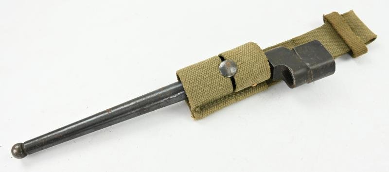 British WW2 Spike Bayonet with Frog — image 3