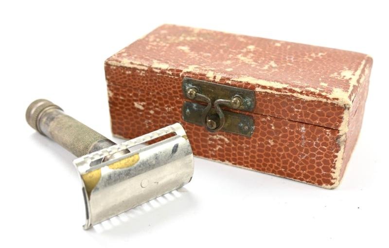 German Third Reich Era Cased Razor — image 9