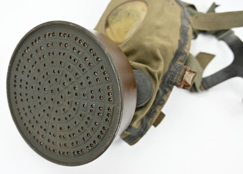 German Luftschutz Gasmask with Carton Filter — image 2