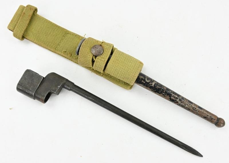 British WW2 Spike Bayonet with Frog — image 4