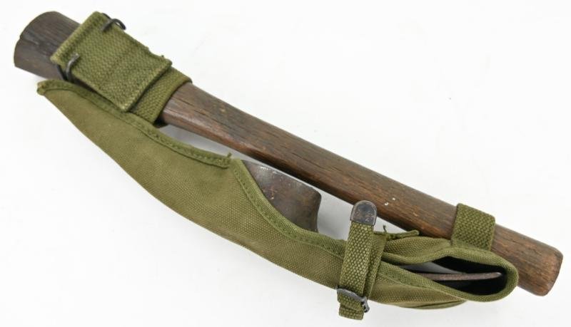 US WW2 M-1910 Pick-Mattock and carrying case — image 6