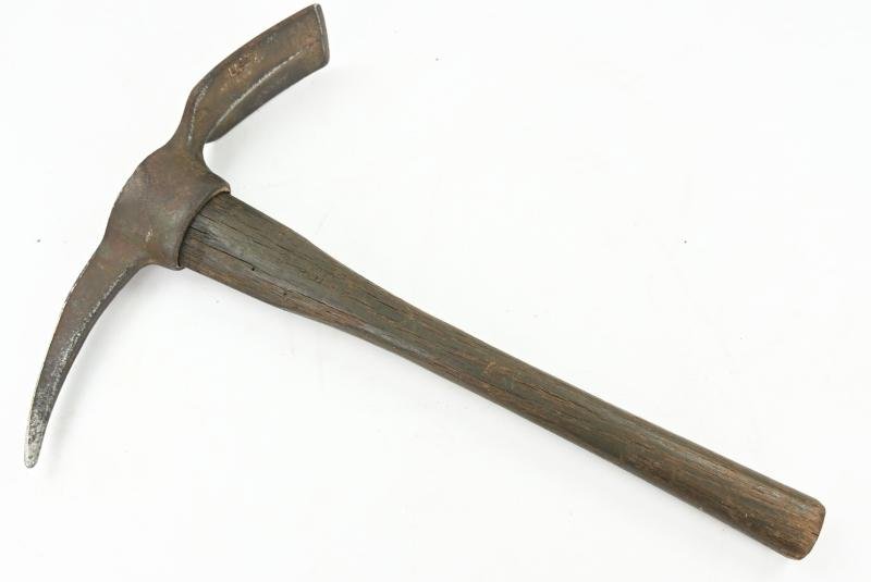 US WW2 M-1910 Pick-Mattock and carrying case — image 8