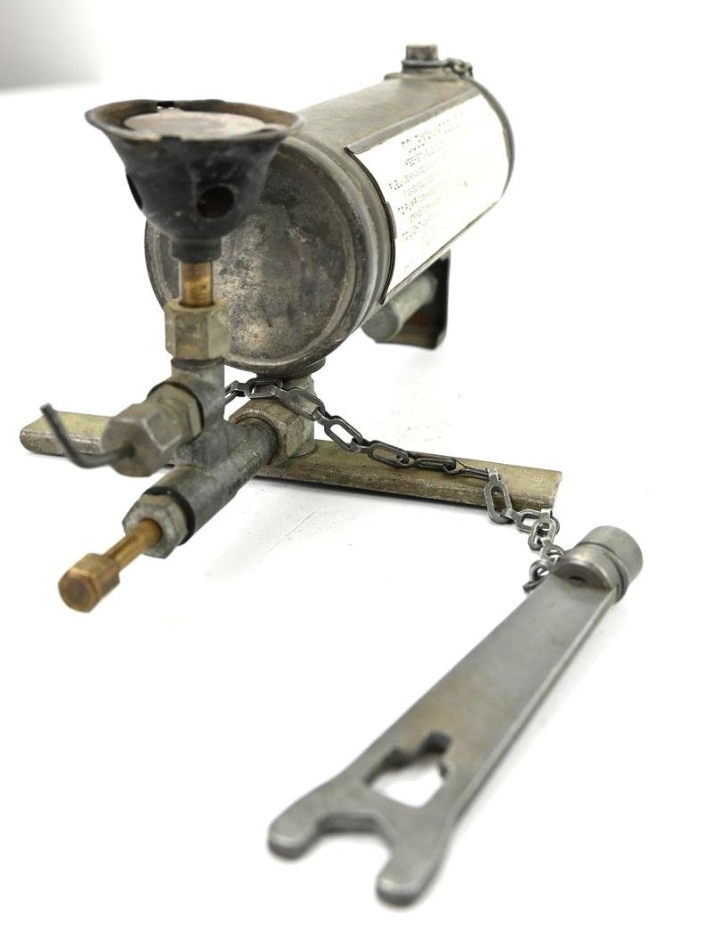 US WW2 Coleman Stove Medical — image 5