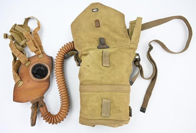 Belgium WW2 M29 Pattern Gasmask Set — image 9