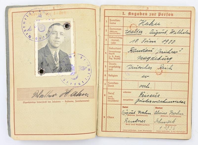 German Wehrpass 'Walter Hahn' — image 3