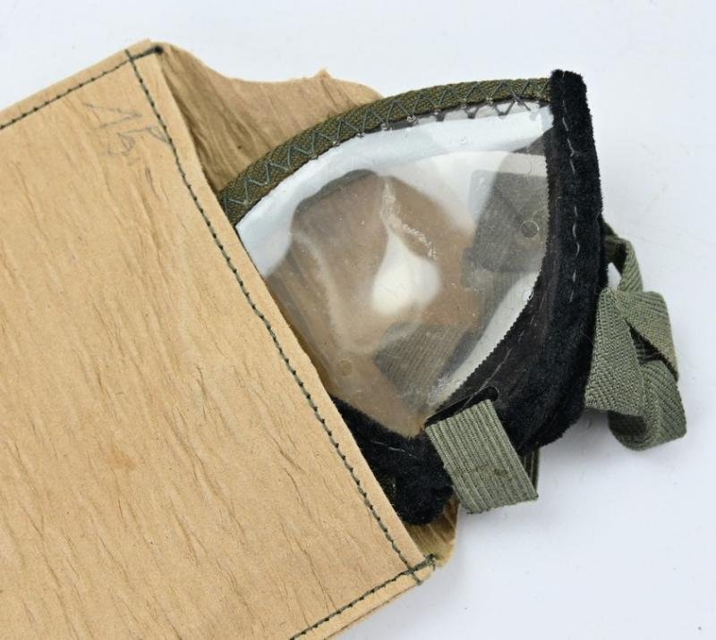 German WH Dust Goggles in Pouch — image 3