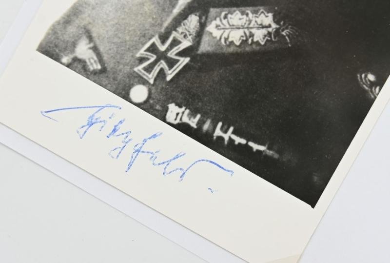 Signature of Wehrmacht Heer KC&OLS Recipient 'Otto Hitzfeld' — image 3