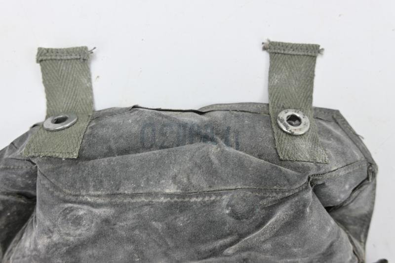 German WH M31 Gascape Pouch — image 2