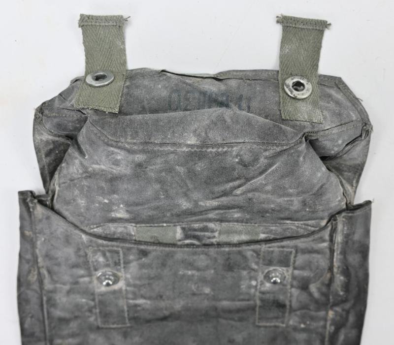 German WH M31 Gascape Pouch — image 3