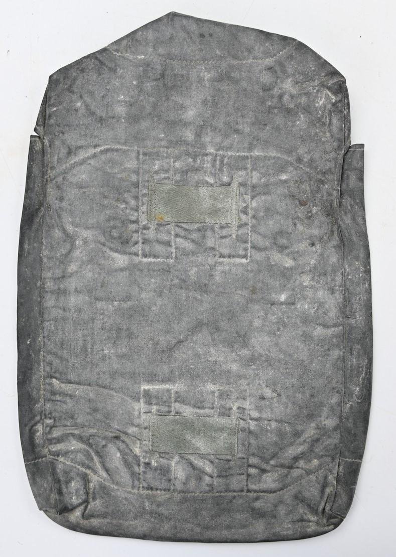 German WH M31 Gascape Pouch — image 4