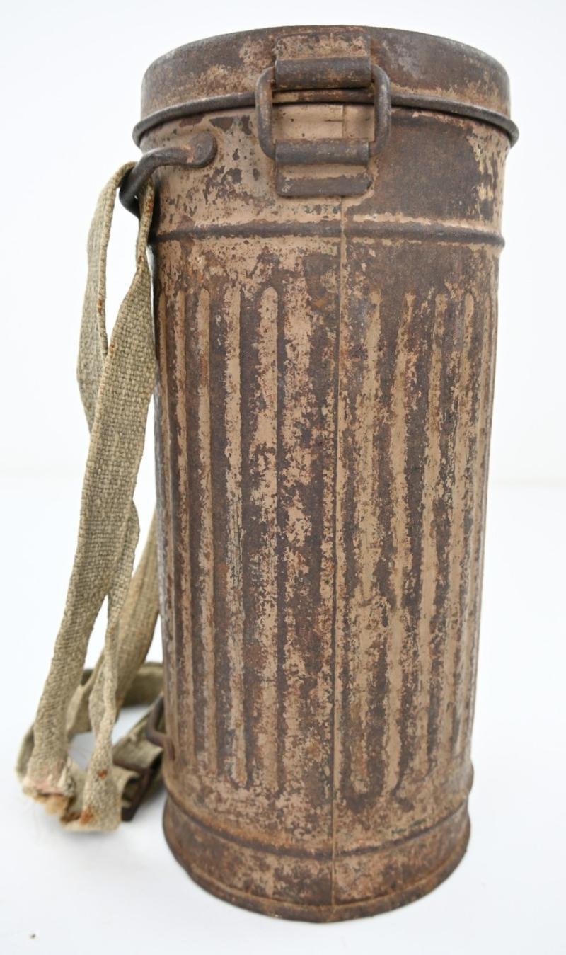 German WH M31 Afrika Korps Camo Gasmask Set — image 4