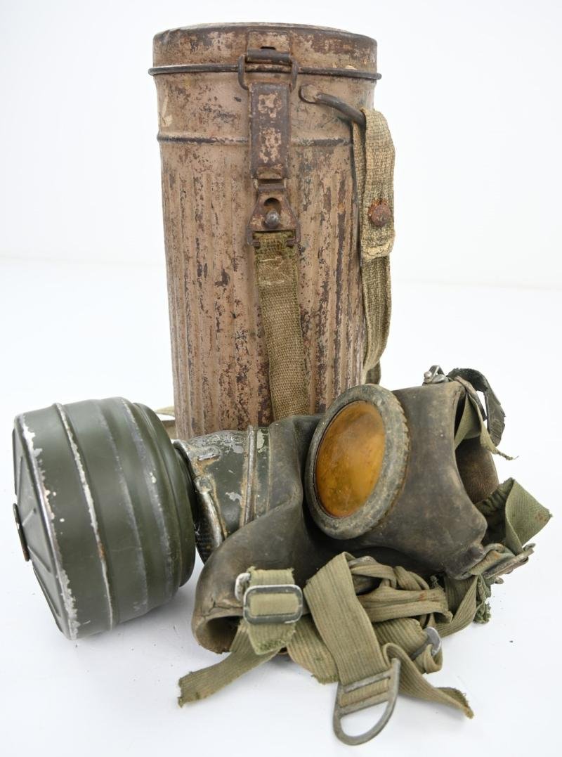 German WH M31 Afrika Korps Camo Gasmask Set — image 7
