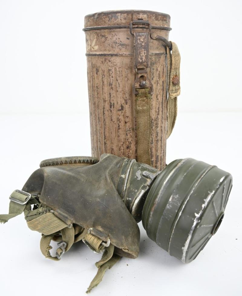 German WH M31 Afrika Korps Camo Gasmask Set — image 8