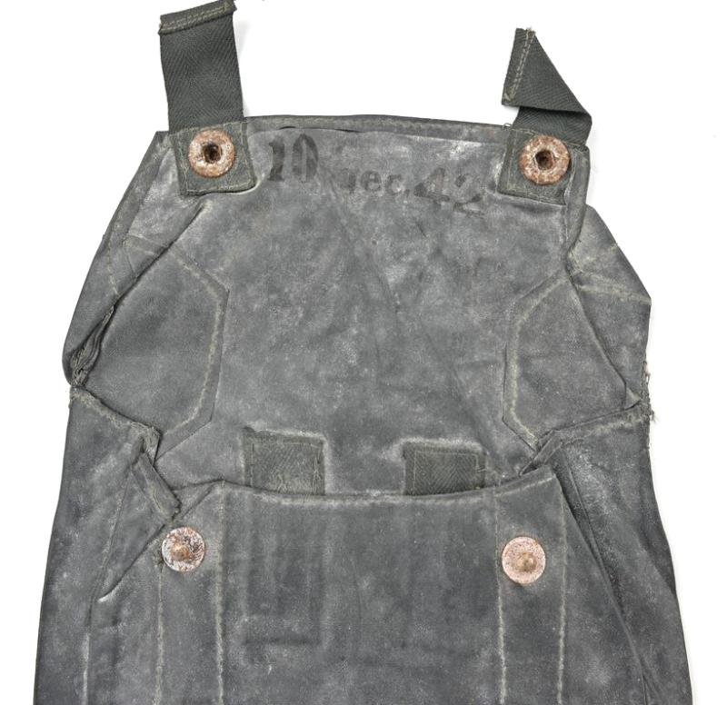 German WH M31 Gascape Pouch — image 3