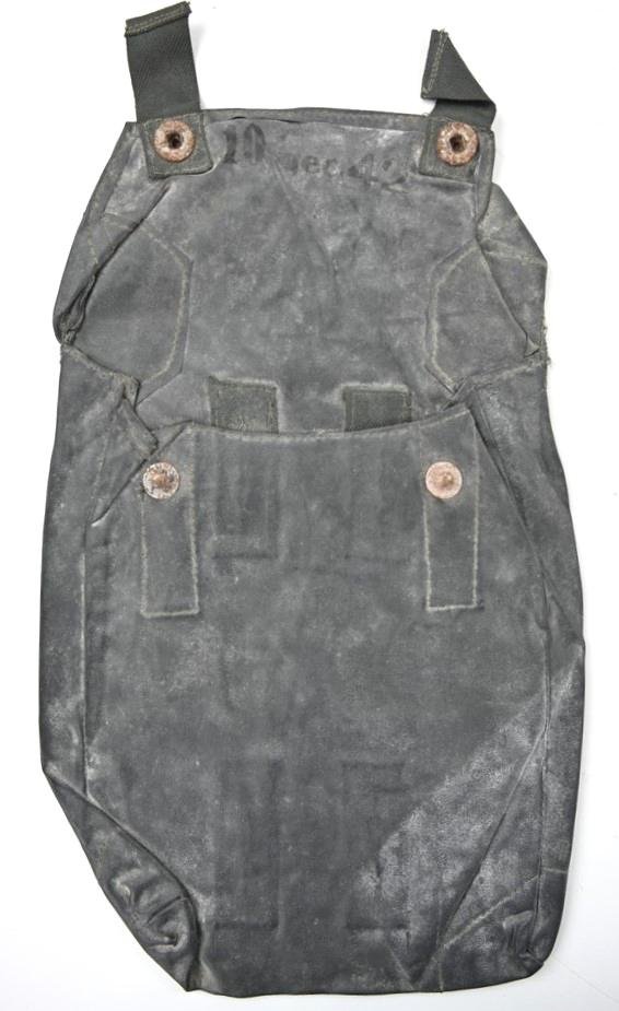 German WH M31 Gascape Pouch — image 4