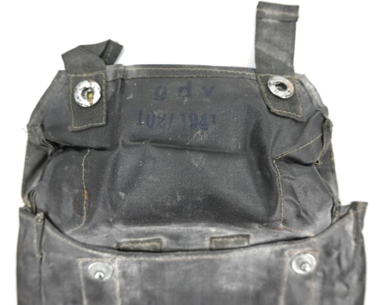 German WH M31 Gascape Pouch — image 2