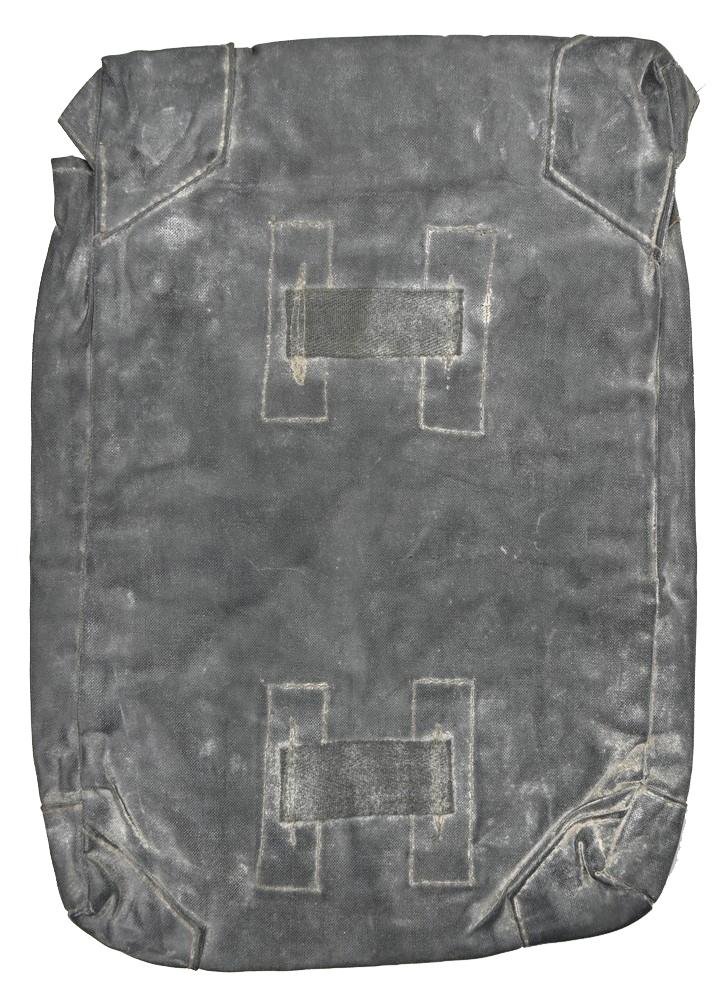 German WH M31 Gascape Pouch — image 4