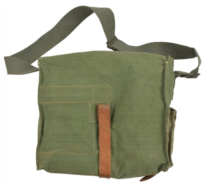 Dutch WW2 Mounted Troops Gasmask with Carrying Bag — image 2