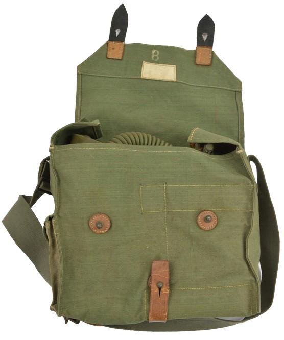 Dutch WW2 Mounted Troops Gasmask with Carrying Bag — image 3
