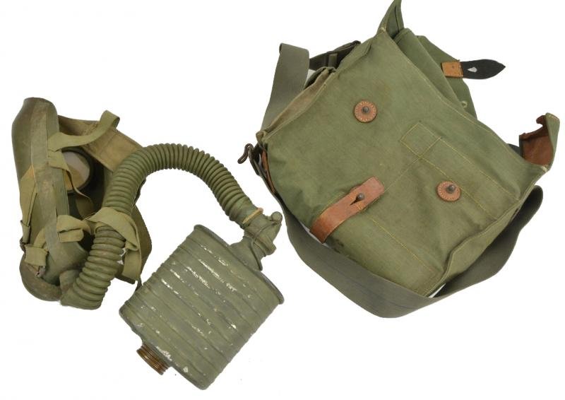 Dutch WW2 Mounted Troops Gasmask with Carrying Bag — image 5