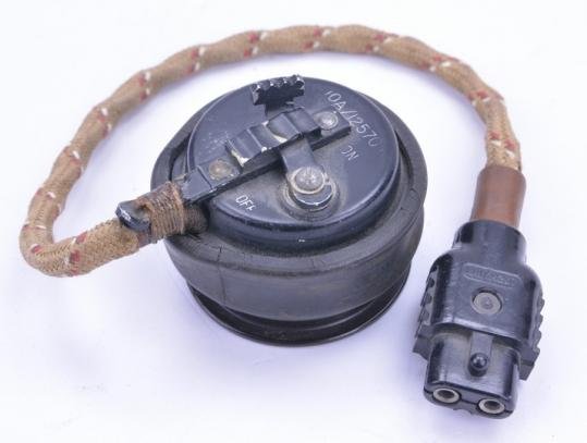British WW2 RAF E-type Microphone Oxygen Mask — image 3
