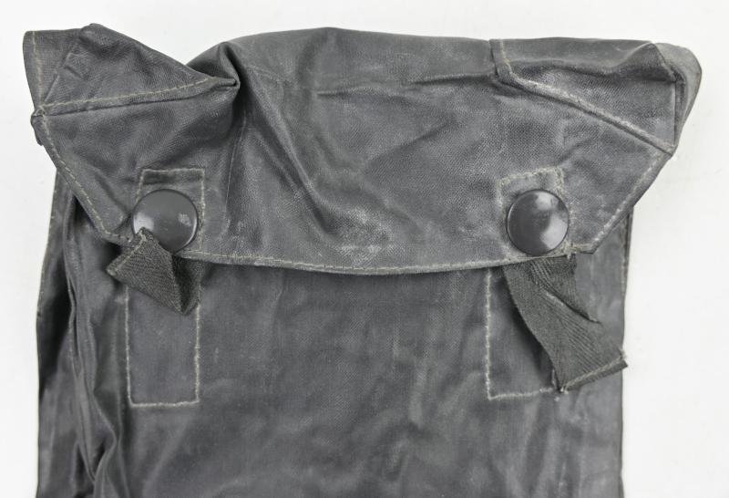 German WH M31 Gascape Pouch — image 2