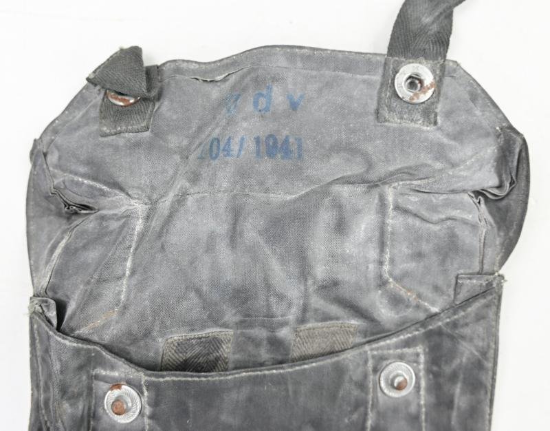 German WH M31 Gascape Pouch — image 6