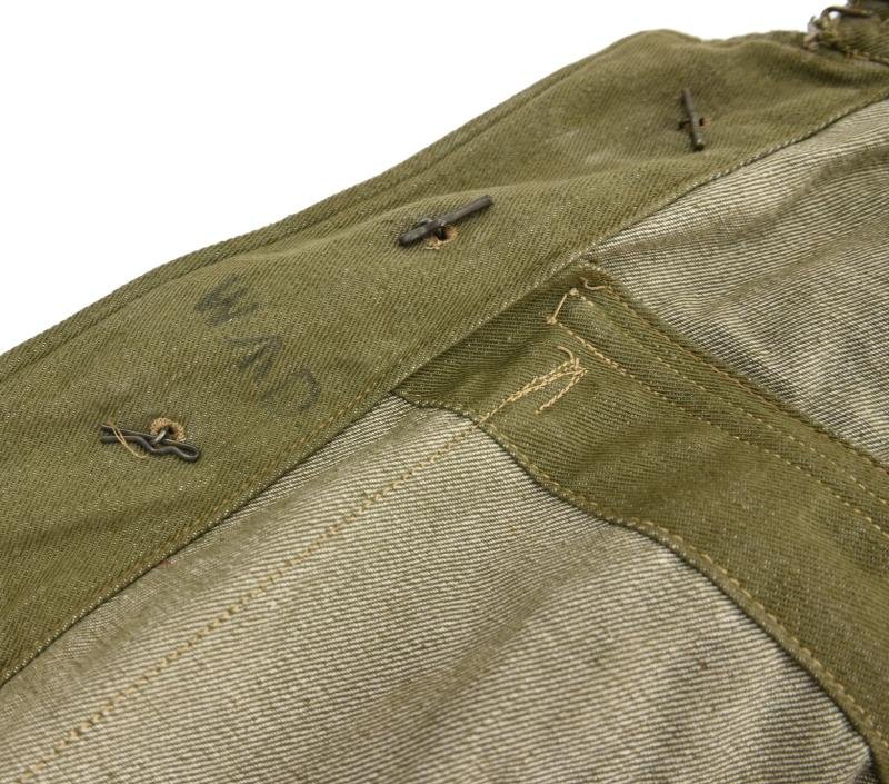 British WW2 Kit-Bag with tunics — image 15