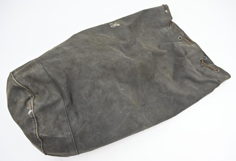 British WW2 Kit-Bag with tunics — image 3