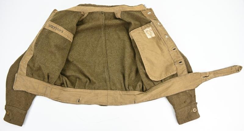 British WW2 Kit-Bag with tunics — image 9