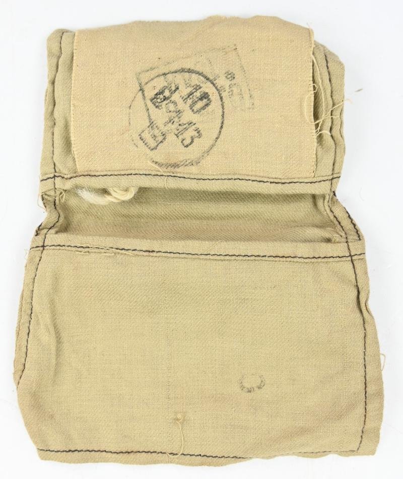 British WW2 Housewife Sewing Kit — image 2