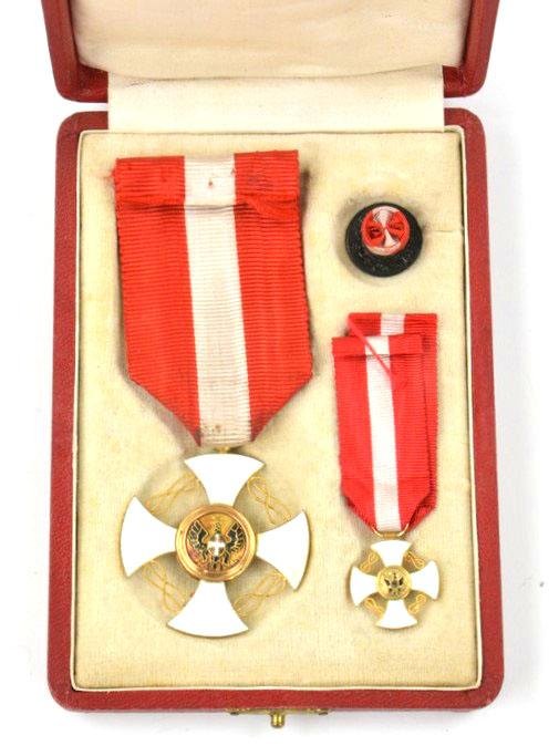 Italian Order of the Crown of Italy in Case — image 5