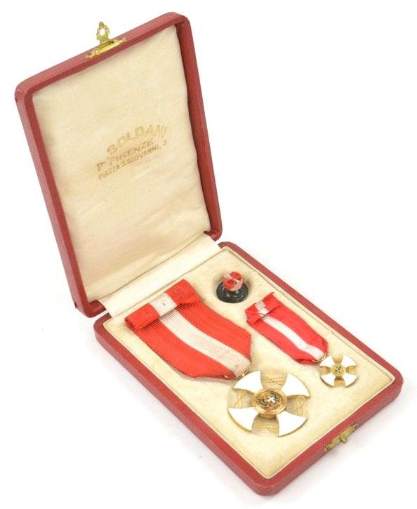 Italian Order of the Crown of Italy in Case — image 6