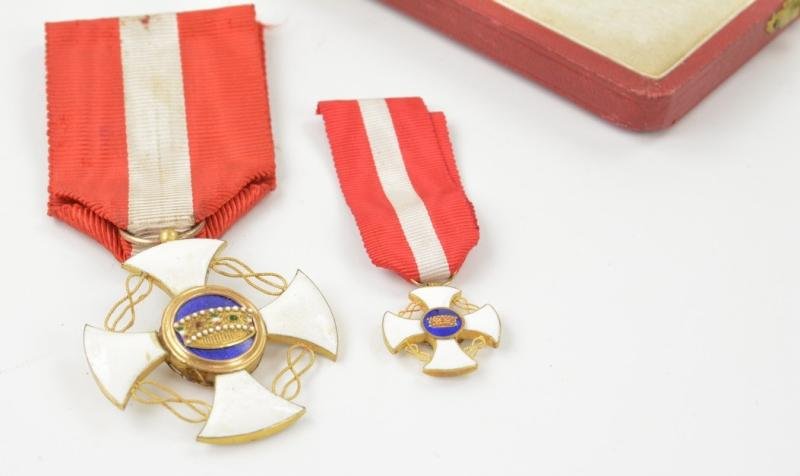 Italian Order of the Crown of Italy in Case — image 9