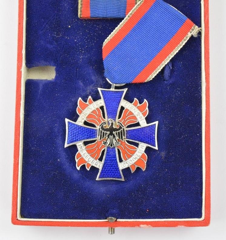 German Feuerwehr Ehrenzeichen — image 7