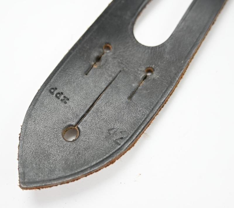 German WH CAG 1942 Binocular Button attachment Leather — image 2