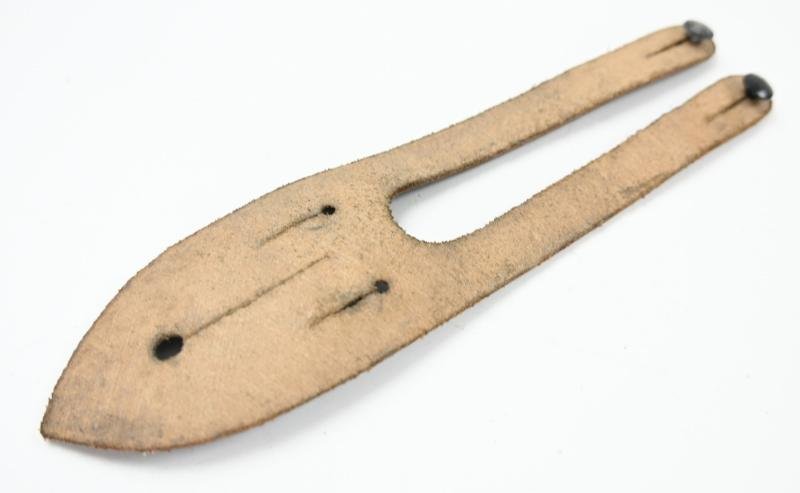 German WH CAG 1942 Binocular Button attachment Leather — image 4