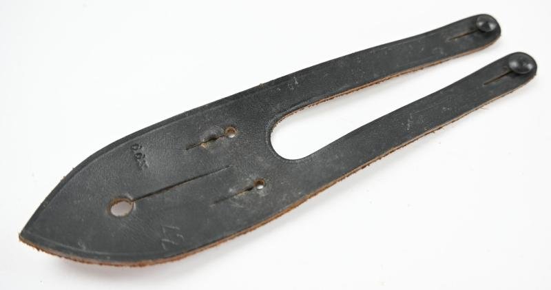 German WH CAG 1942 Binocular Button attachment Leather — image 5