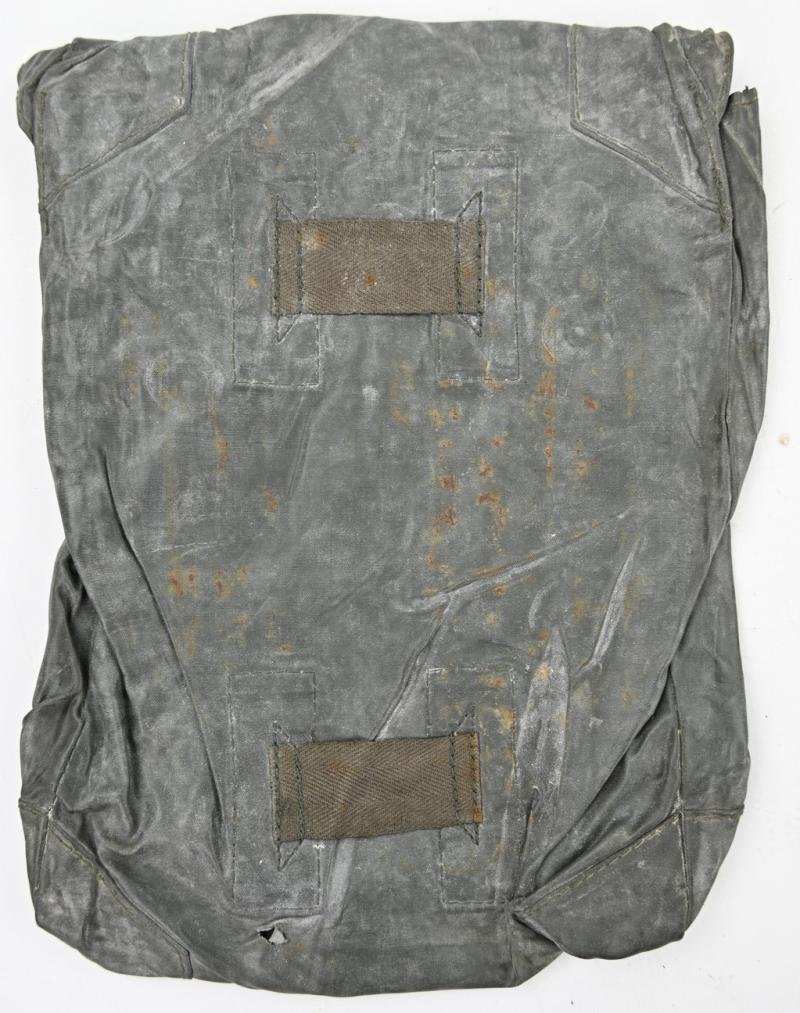 German WH M31 Gascape Pouch — image 2