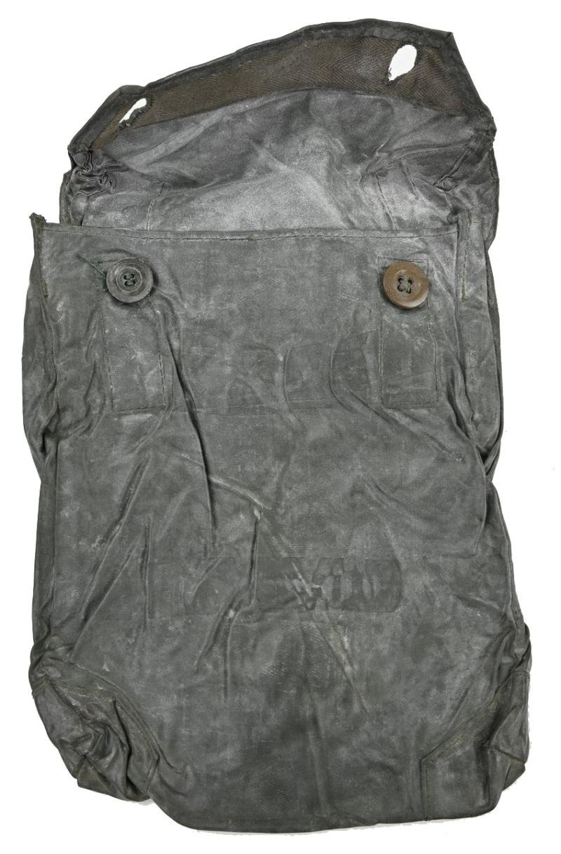 German WH M31 Gascape Pouch — image 3
