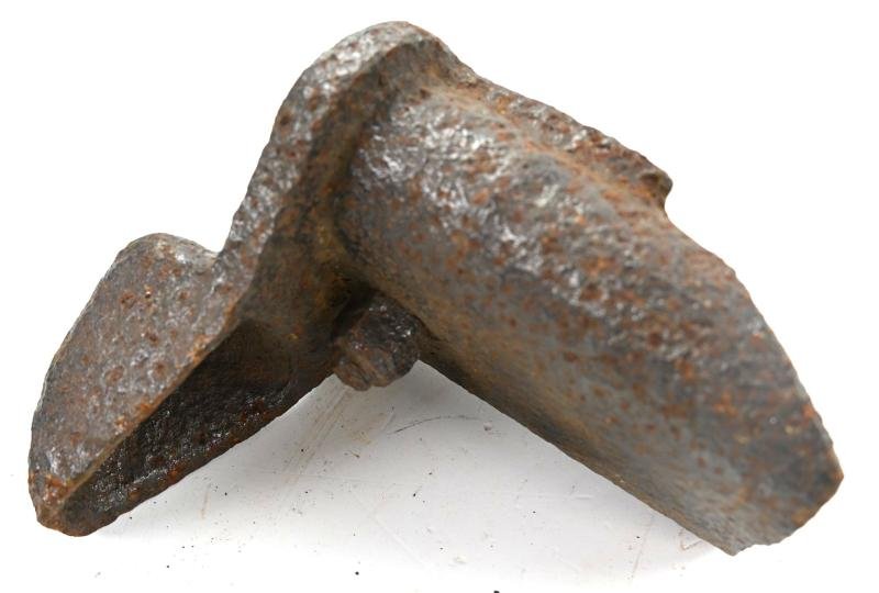 US WW2 Sherman Tooth Link — image 3