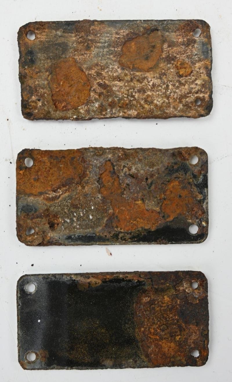 German WH Enamel Bunker Plates — image 4