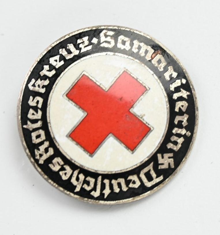 German DRK 'Samariterin' Badge — image 2